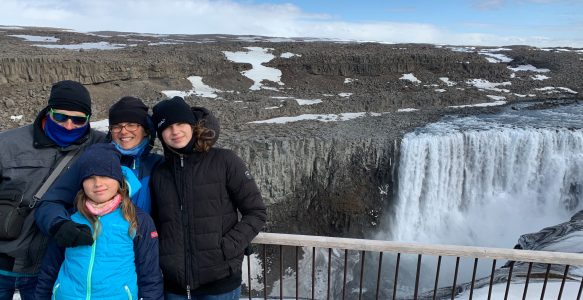 Auf dem Weg zu den Walen: noch mehr Eis, Hexenkessel und eine weltberühmte „Höhle“