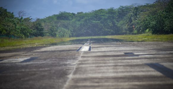 Wind Nord-Ost,  Startbahn 03 🎶… und unser nächtliches Survivaltraining auf Tortuguero