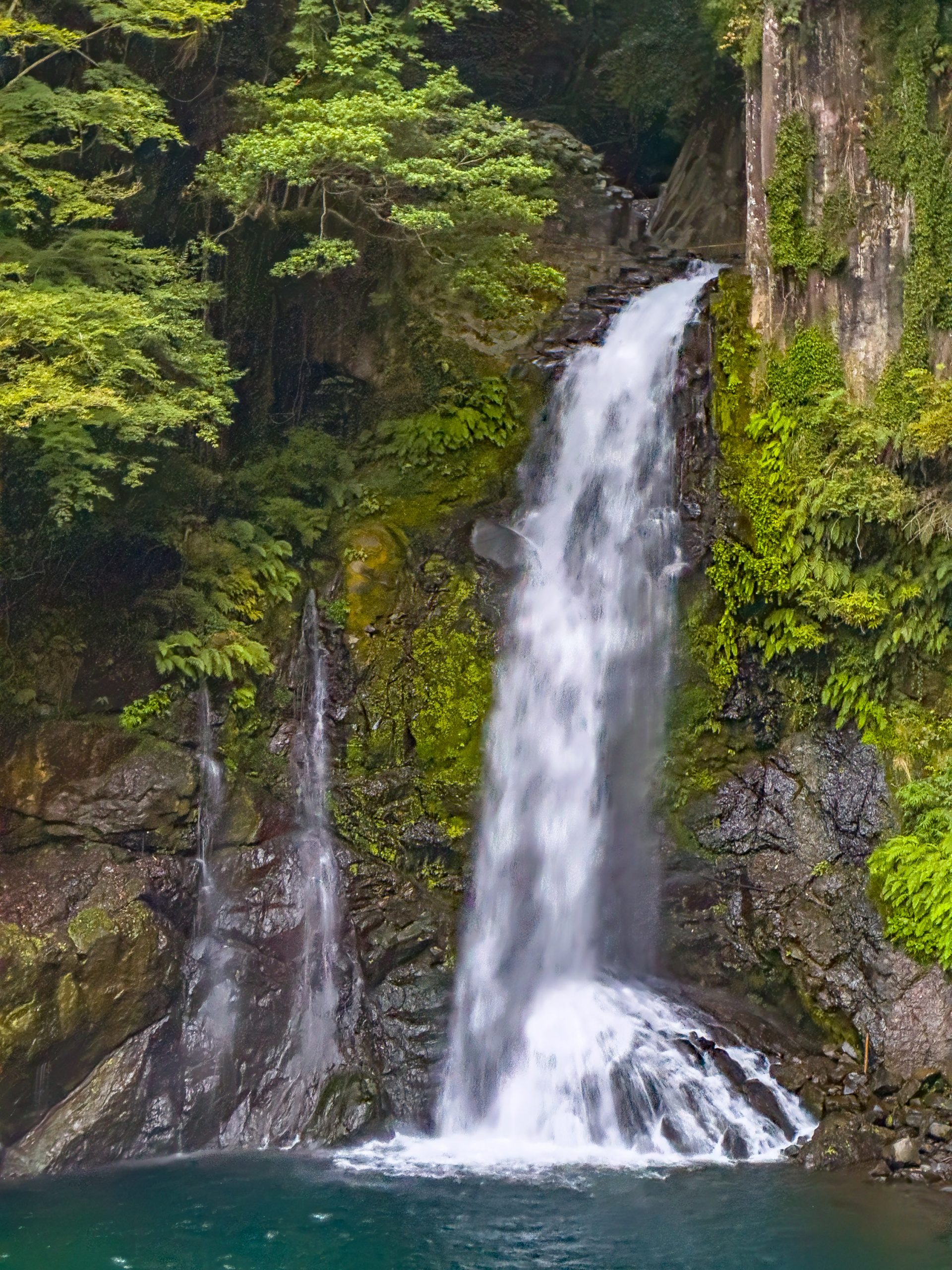 Der Wasserfall vor dem Regen