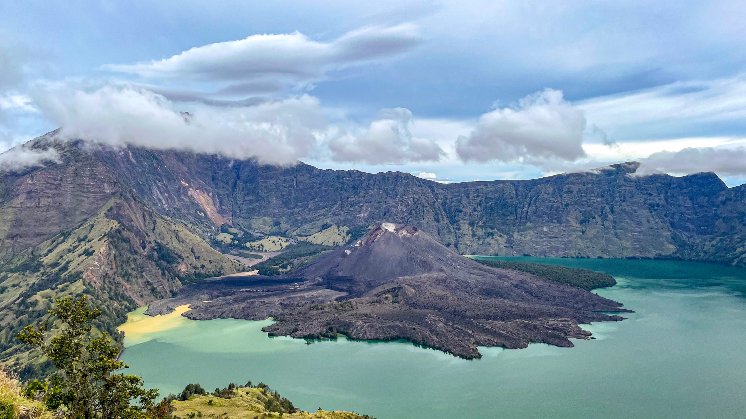 Mount Rinjani Trekking: Unsere Wanderung zum Kraterrand auf Lombok (2641 m)