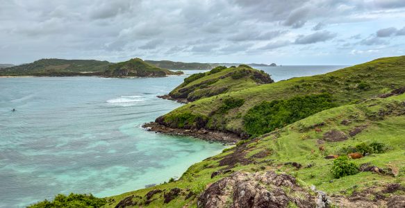 Sightseeing auf Lombok zwischen Traumstränden, Plastikmüll und grünen Hügeln