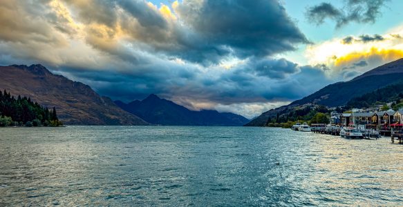 Queenstown bei Sonnenuntergang – Pauline kommt in Neuseeland an